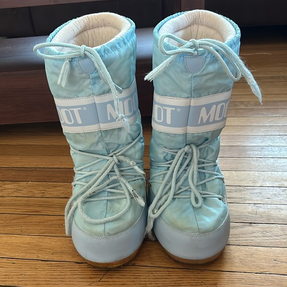 Moon boots size 39/41 (8-9.5) good condition - Picture 2 of 8